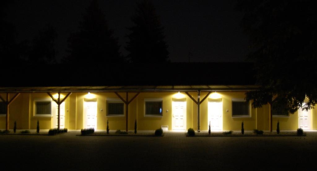 Belvarosi Rezidencia Pápa Exterior foto